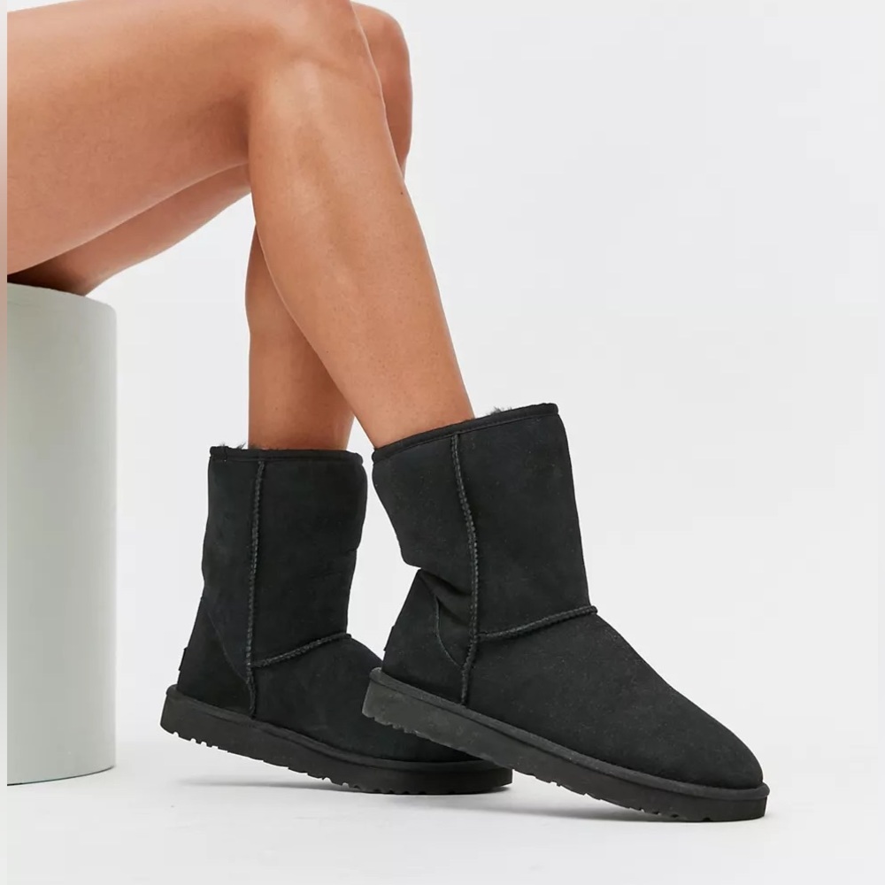 UGG Classic Short II